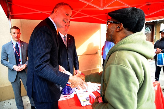 Mayor Bill de Blasio helps Fire Safety Education distribute information and sign-up New Yorkers for #GetAlarmedNYC at launch in Brooklyn