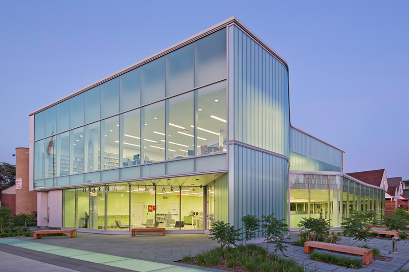 Exterior of the Glen Oaks Library.