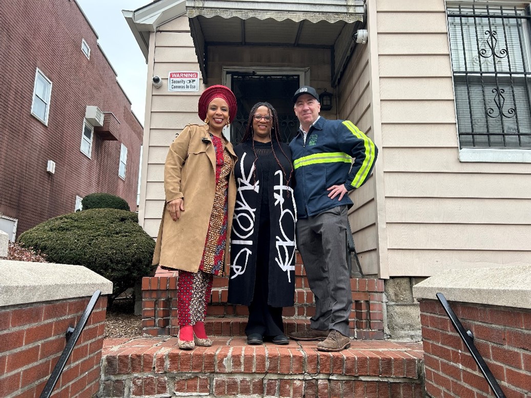 group photo on steps of entrance to house